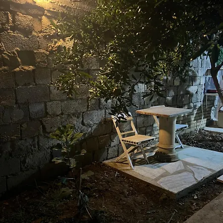 Studio Tirana 公寓 *